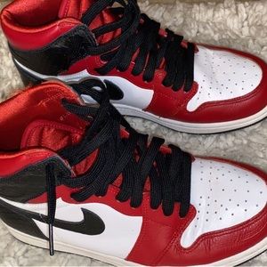Wmns 7 1/2 Air Jordan 1 Retro High OG 'Satin Red'